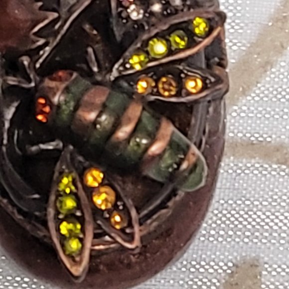 Jay Strongwater Oval Trinket Box Bee with Leaves - Picture 3 of 11